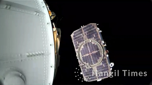 우주에 도착한 한화시스템 ‘소형 SAR 위성’ 모습(사진=정부 제공)